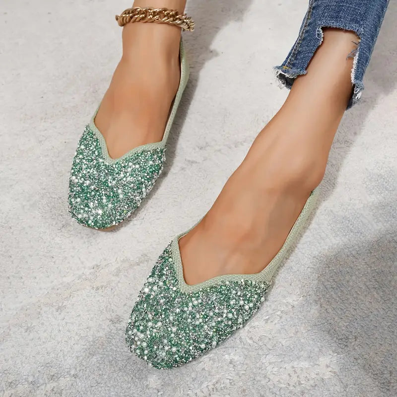 Eleganckie płaskie buty z kwadratową ozdobą z dżetów