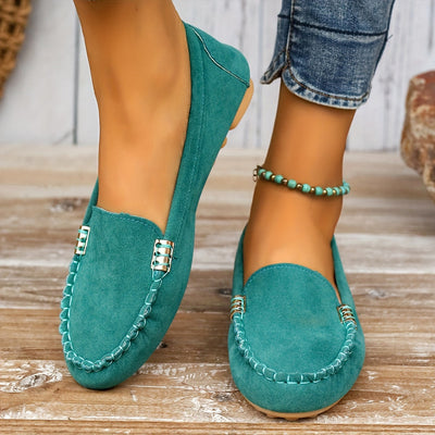Loafer z metalowym elementem - wygodne buty wsuwane, lekkie i modne