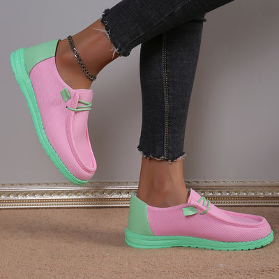 Letnie loafersy damskie - modne buty wsuwane w kontrastowych kolorach