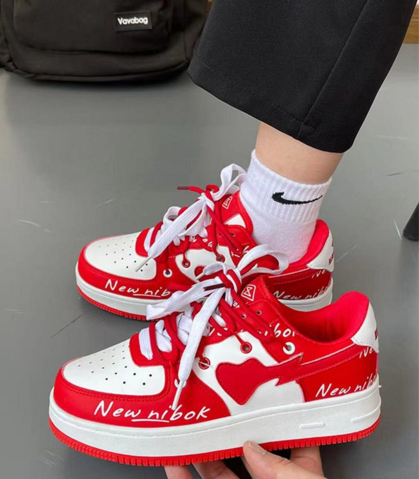 Designerskie buty damskie z motywem serca