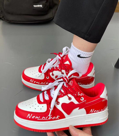 Designerskie buty damskie z motywem serca