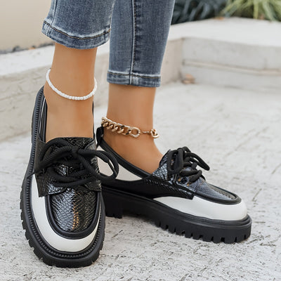 Letnie loafersy damskie - Wygodne loafersy na platformie z wężowym wzorem