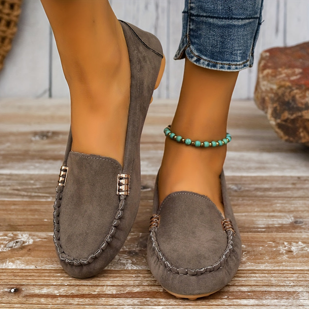Loafer z metalowym elementem - wygodne buty wsuwane, lekkie i modne