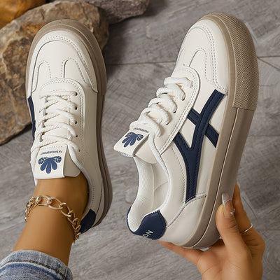 Damskie sneakersy z kontrastowymi detalami