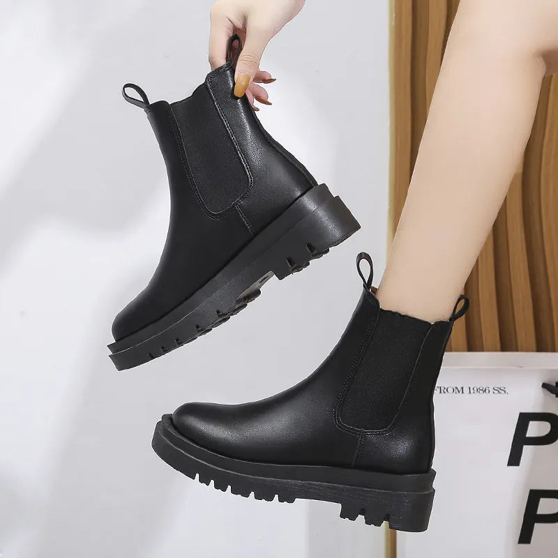 Dell — Nowe buty na grubym, kwadratowym obcasie w stylu retro 2025