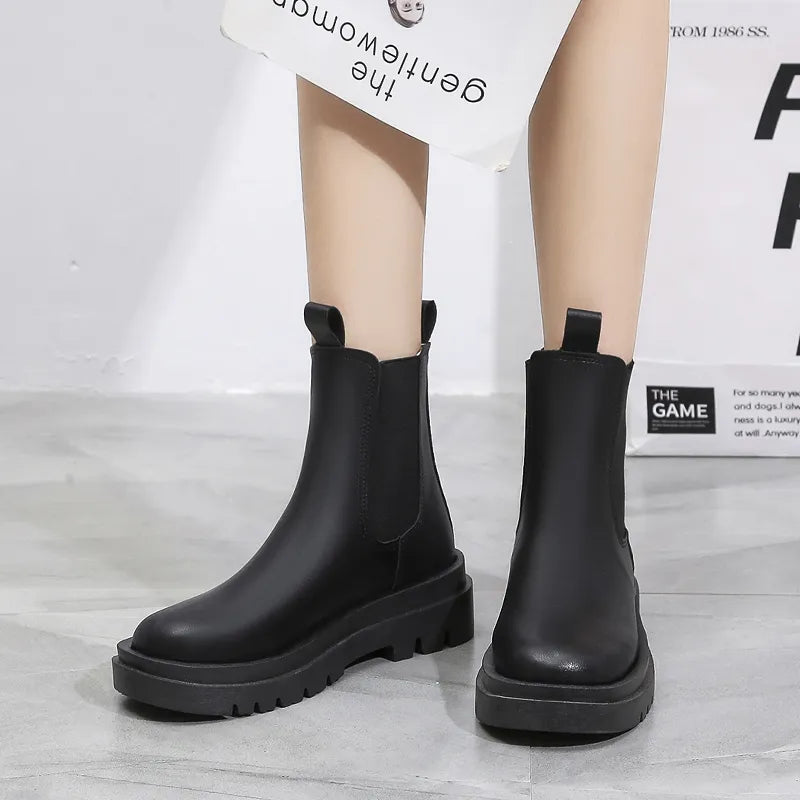 Dell — Nowe buty na grubym, kwadratowym obcasie w stylu retro 2025