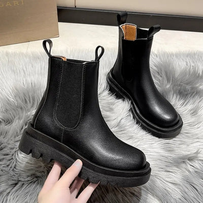 Dell — Nowe buty na grubym, kwadratowym obcasie w stylu retro 2025