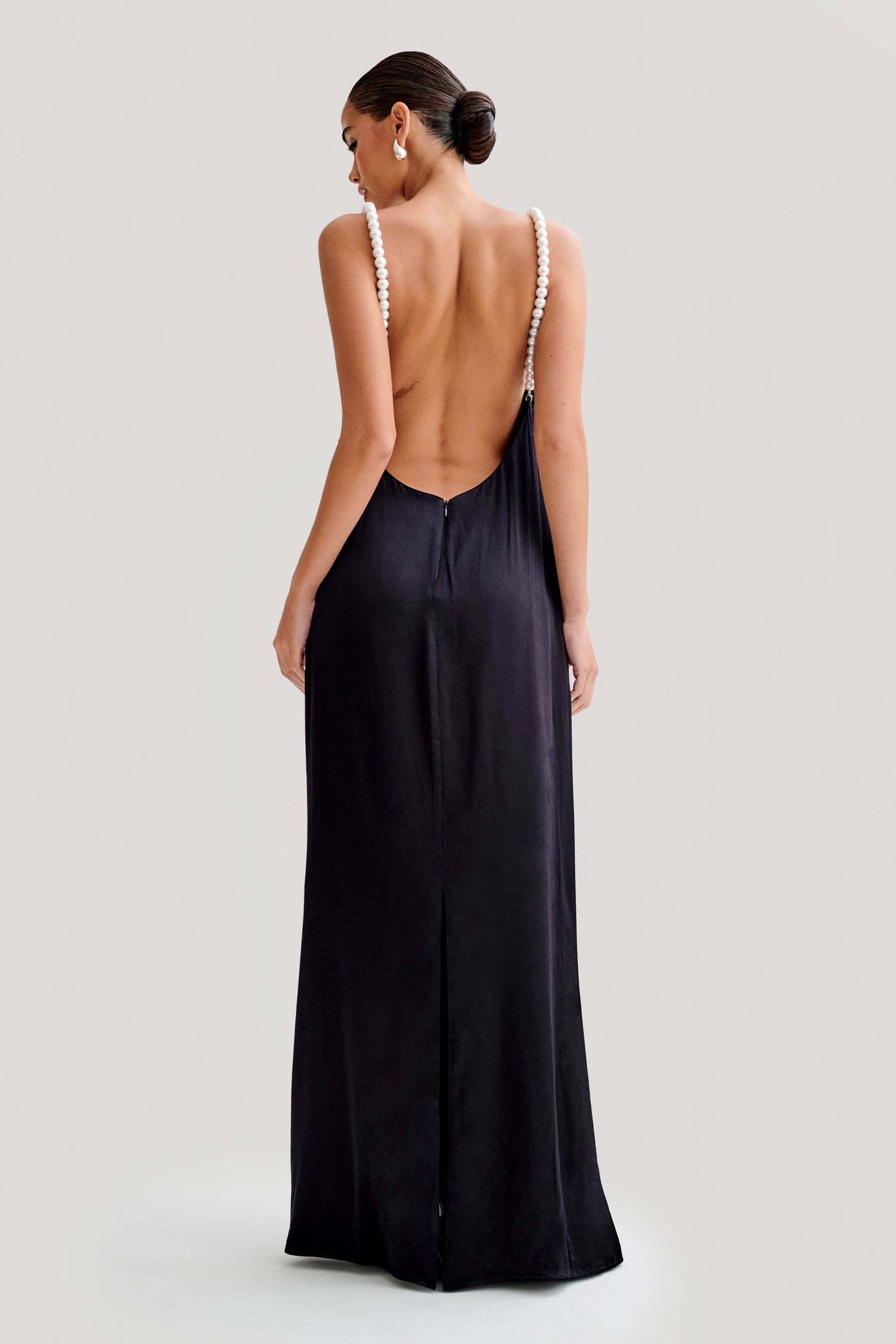 Celine - Blanche satynowa sukienka maxi z koralikami