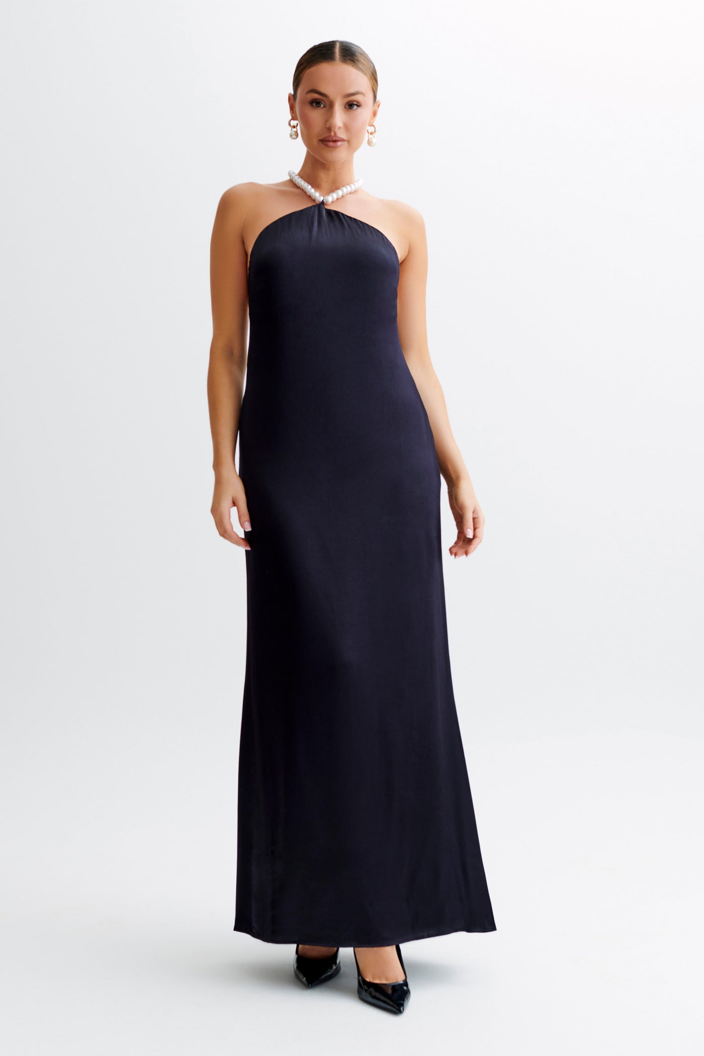 Celine - Blanche satynowa sukienka maxi z koralikami