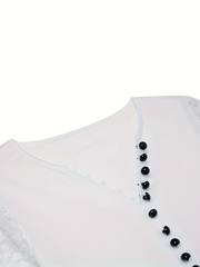 Jeya - T-shirt z kontrastową koronką i listwą na guziki