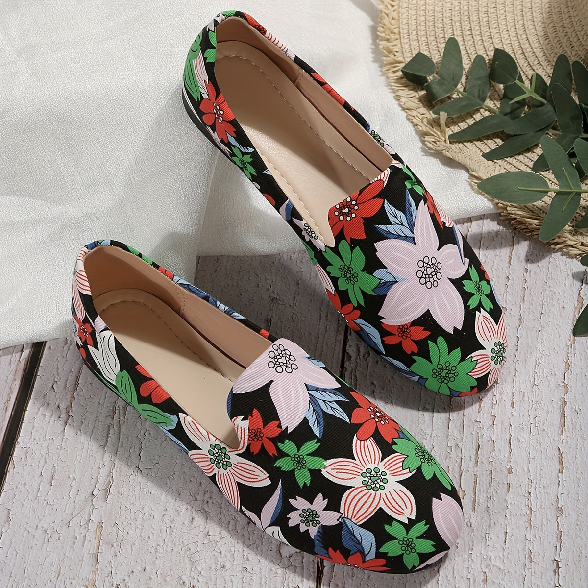 Damskie wsuwane loafersy w kwiaty - wygodne, lekkie buty na wakacje