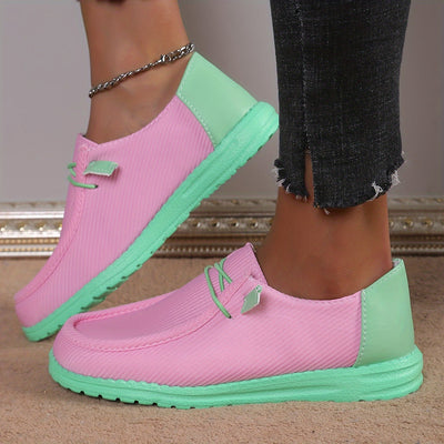 Letnie loafersy damskie - modne buty wsuwane w kontrastowych kolorach