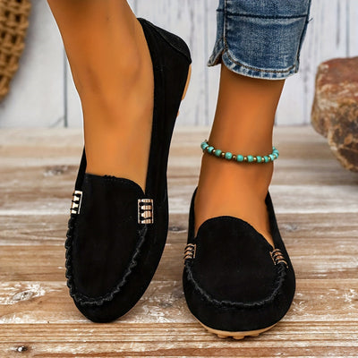 Loafer z metalowym elementem - wygodne buty wsuwane, lekkie i modne