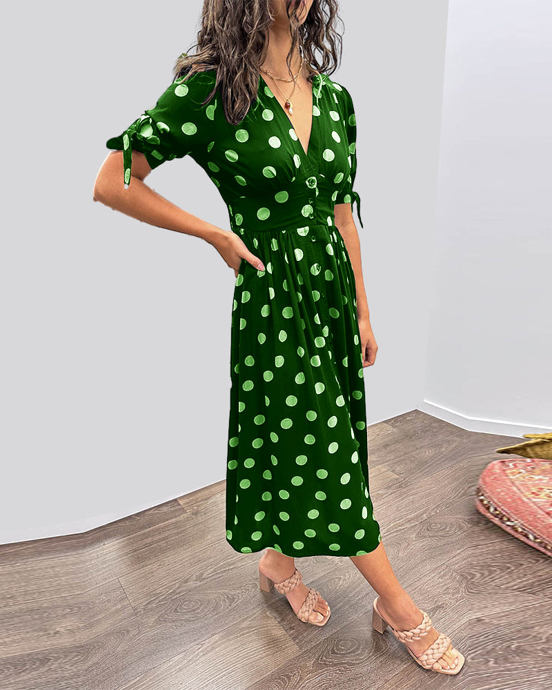 Sukienka Mia™ w kropki z głębokim dekoltem w szpic - wyjątkowa elegancja i styl!