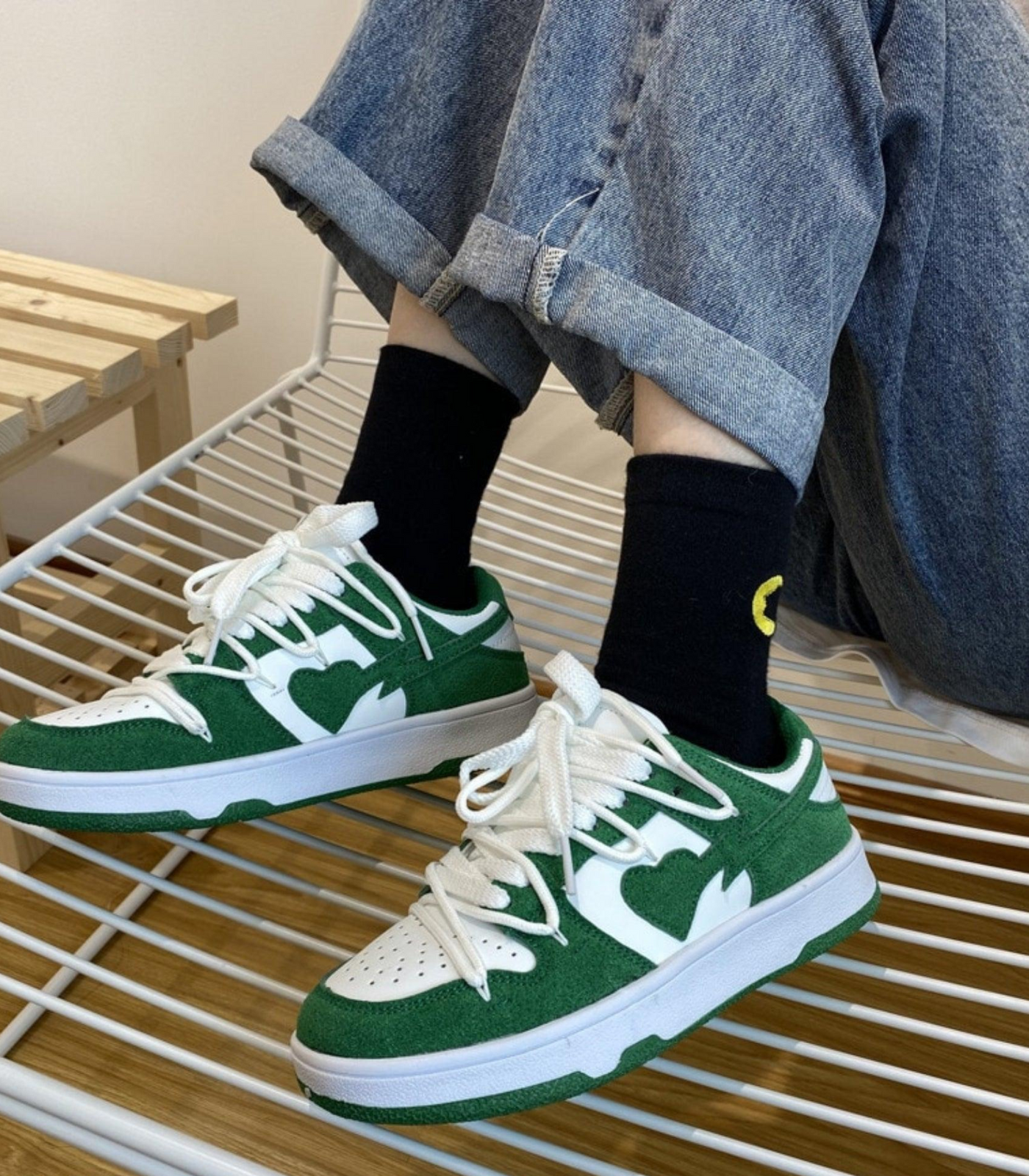 Designerskie buty damskie z motywem serca