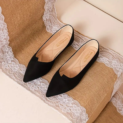 Proste, lekkie buty z płaskim noskiem