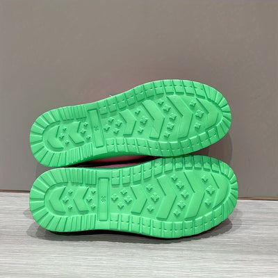 Letnie loafersy damskie - modne buty wsuwane w kontrastowych kolorach