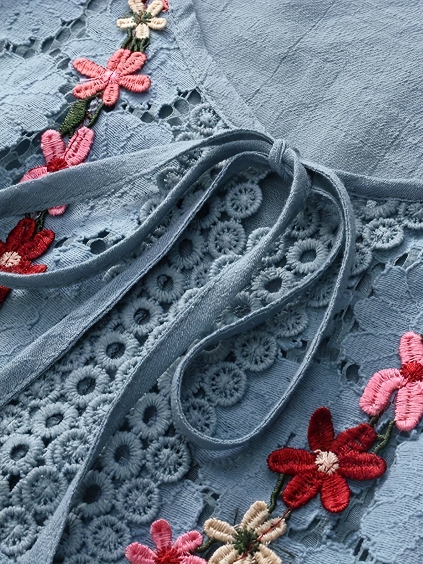 Rozmiary bluzki damskiej - Elegancka, z koronką i krótkim rękawem