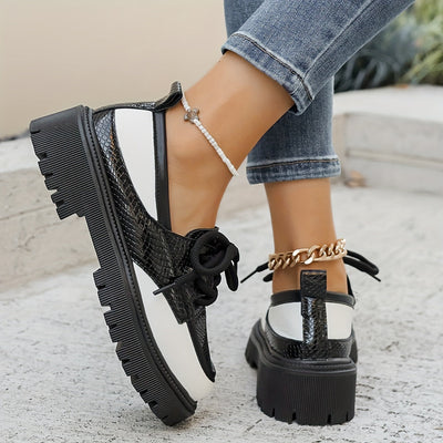 Letnie loafersy damskie - Wygodne loafersy na platformie z wężowym wzorem