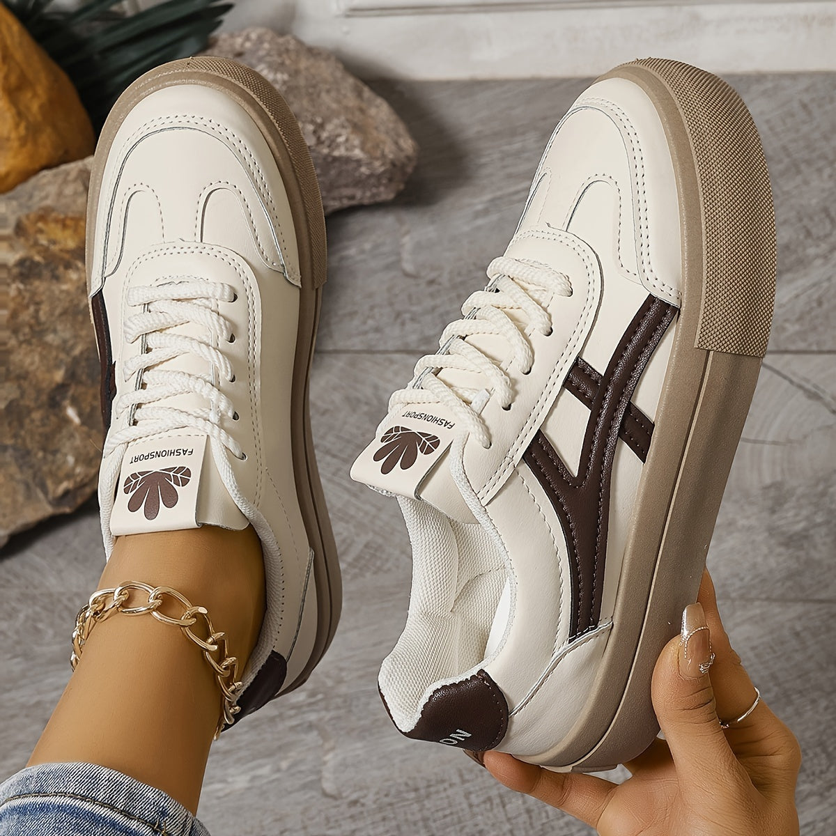 Damskie sneakersy z kontrastowymi detalami