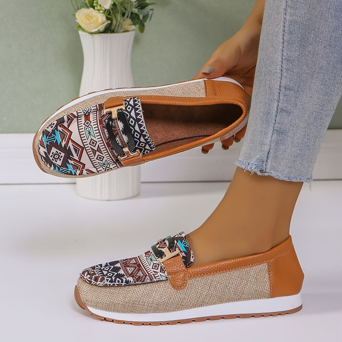 Damskie buty wsuwane - brytyjski styl, wygoda i oddychalność