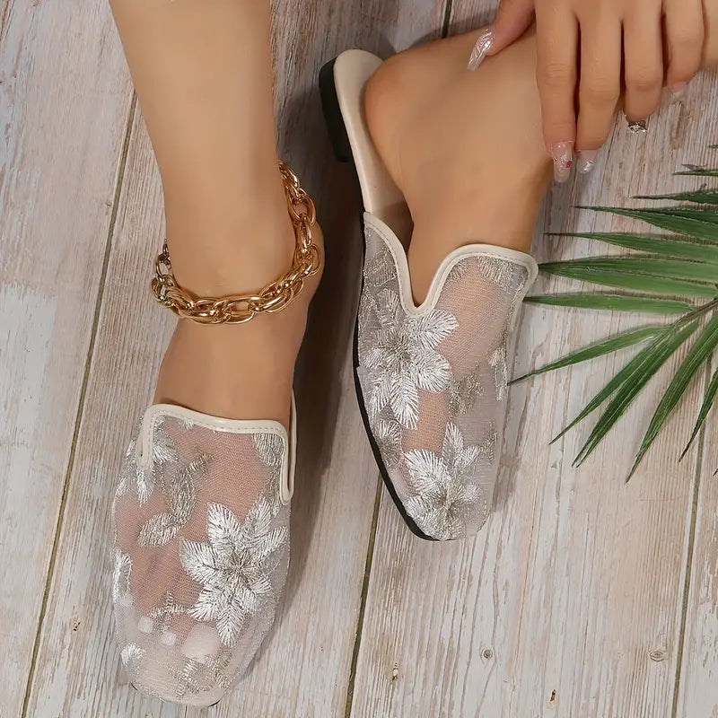 Eleganckie, haftowane buty wsuwane