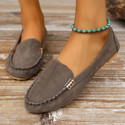 Loafer z metalowym elementem - wygodne buty wsuwane, lekkie i modne