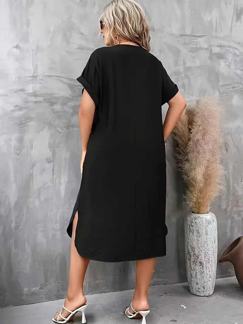 Elegancka sukienka Flow z dekoltem w serek Czarna Maxi z krótkim rękawem i rozcięciem z boku