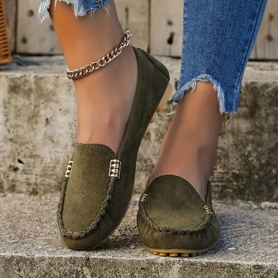Loafer z metalowym elementem - wygodne buty wsuwane, lekkie i modne