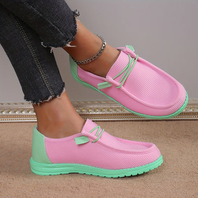 Letnie loafersy damskie - modne buty wsuwane w kontrastowych kolorach