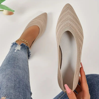 Eleganckie buty wsuwane z nadrukiem lamparta i szpiczastym noskiem