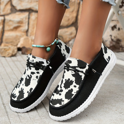 Letnie loafersy damskie - lekkie buty wsuwane z krowim wzorem