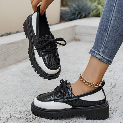 Letnie loafersy damskie - Wygodne loafersy na platformie z wężowym wzorem