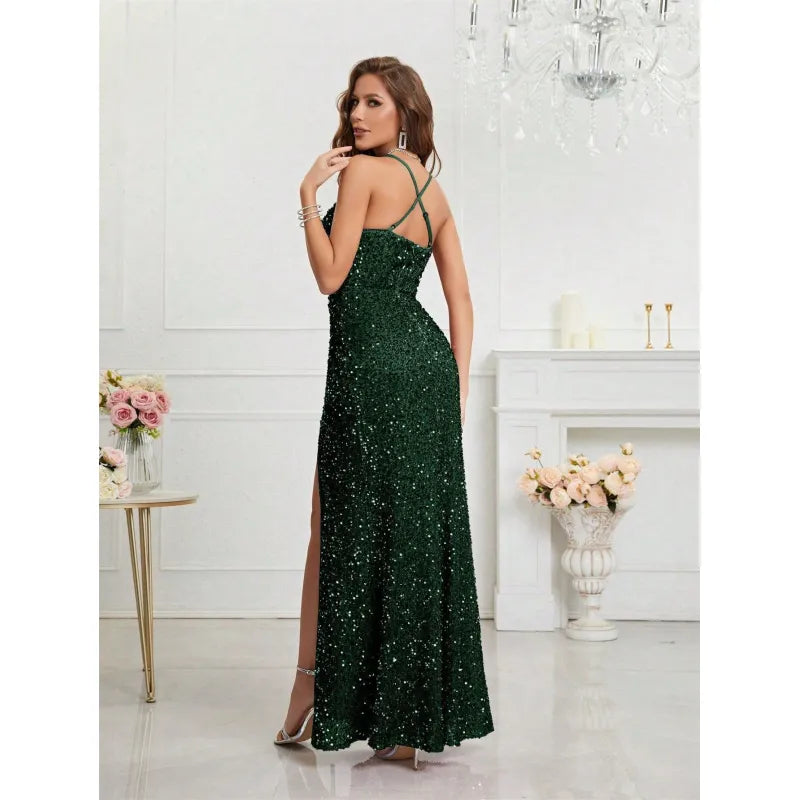 Elegancka sukienka maxi z cekinowym wykończeniem i rozcięciem na udzie