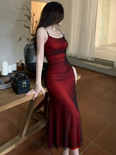 Sukienka midi w stylu glamour bez rękawów