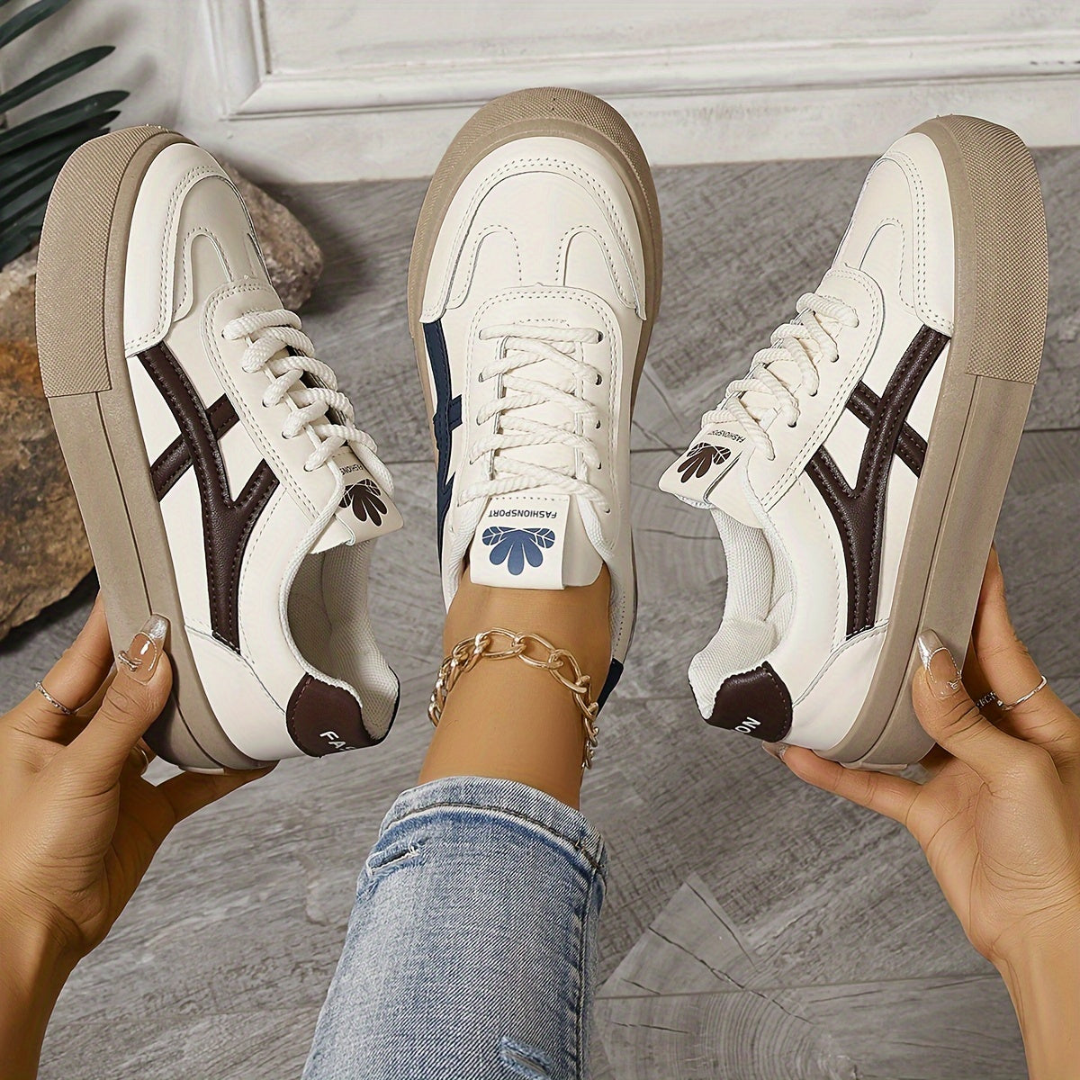 Damskie sneakersy z kontrastowymi detalami