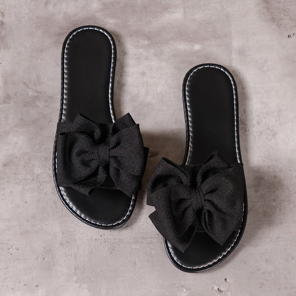 Letnie kapcie damskie - Lekkie płaskie sandały z kokardką