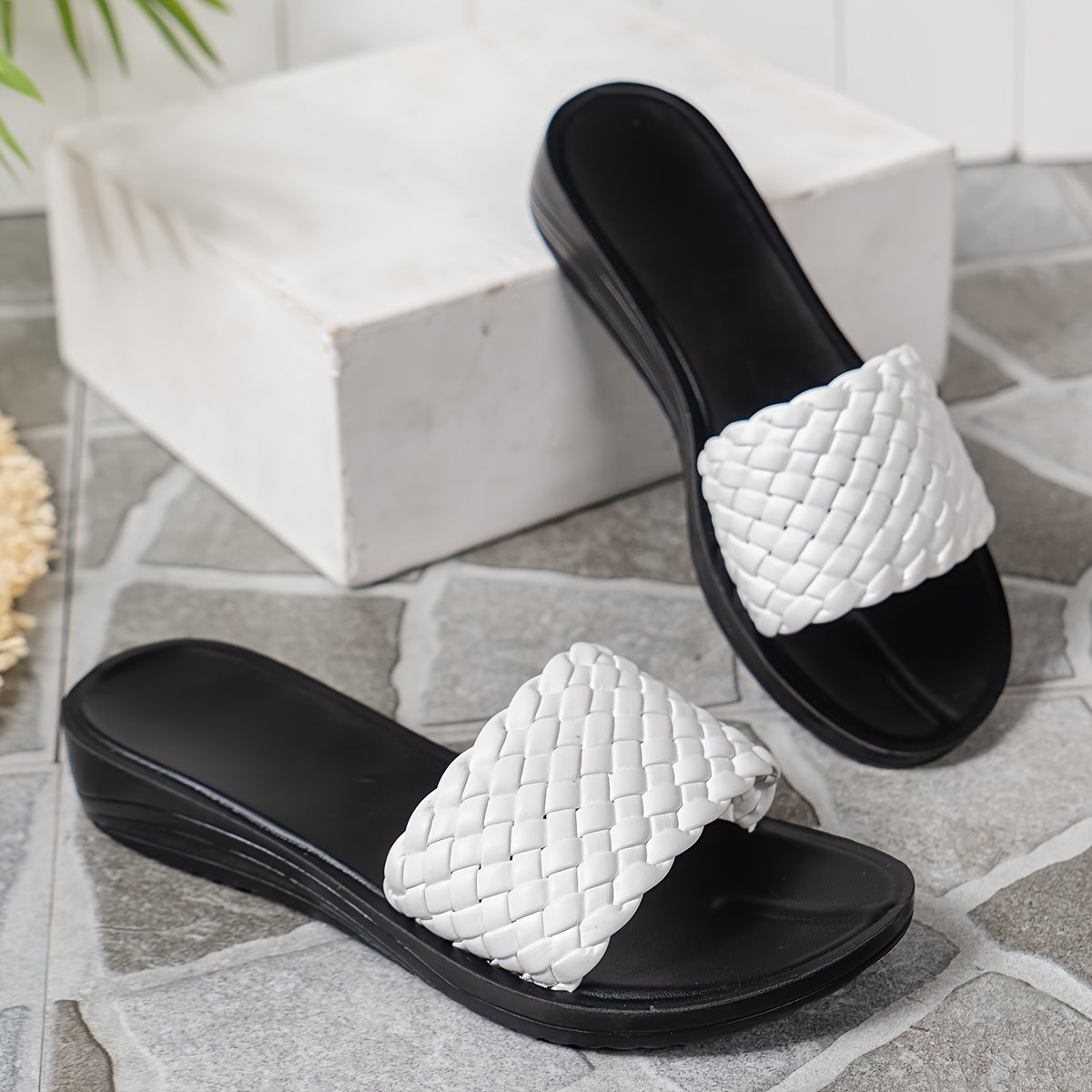 Letnie buty damskie w oplocie – wygodne wsuwane sandały
