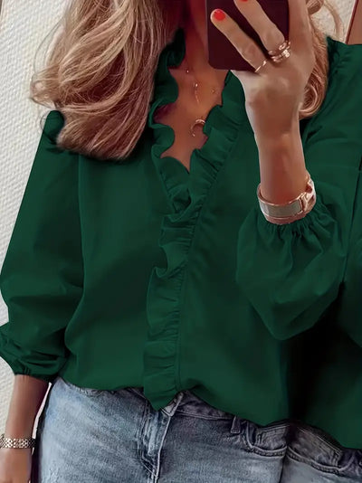 Elegancka bluzka z dekoltem w szpic i falbankami - damski top casualowy i szykowny