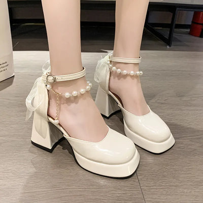 Modne buty na platformie z zapięciem na kostkę