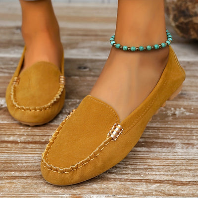 Loafer z metalowym elementem - wygodne buty wsuwane, lekkie i modne