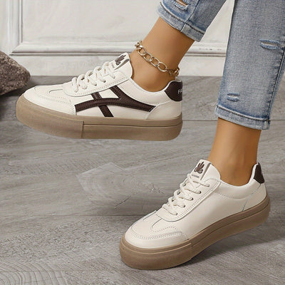 Damskie sneakersy z kontrastowymi detalami