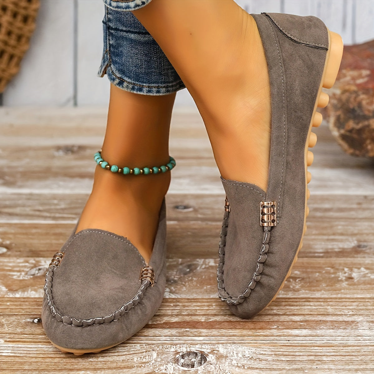 Loafer z metalowym elementem - wygodne buty wsuwane, lekkie i modne
