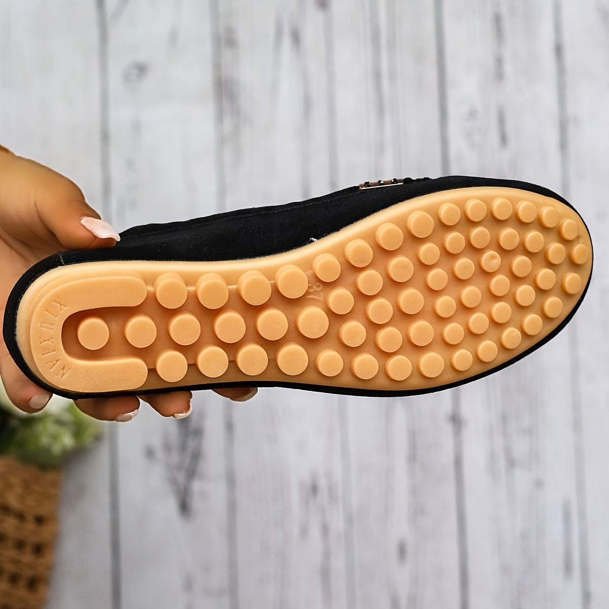 Loafer z metalowym elementem - wygodne buty wsuwane, lekkie i modne