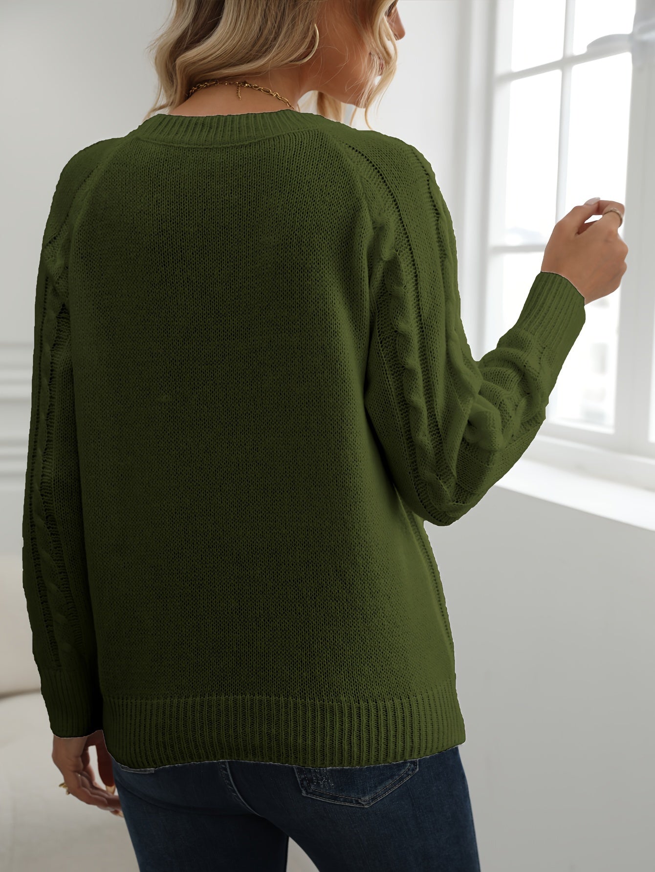 Amelia | Stylowy sweter z ozdobnymi guzikami