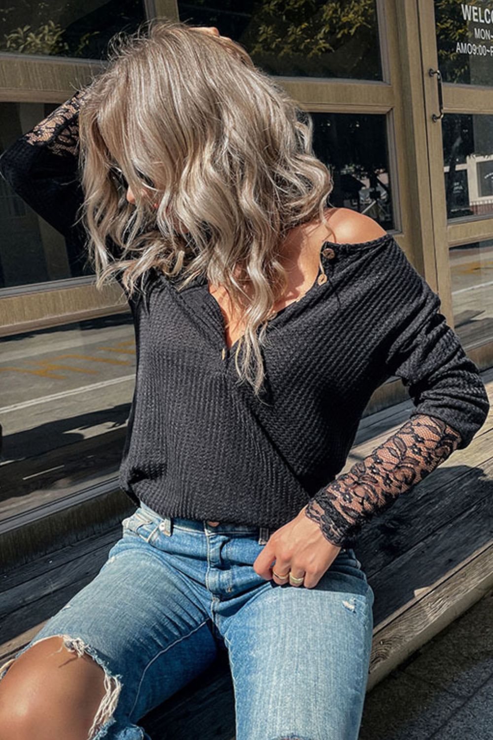 Top w stylu Belle z motywem koronki