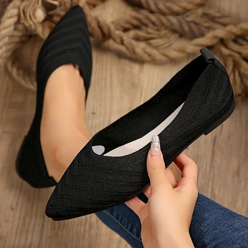 Eleganckie buty wsuwane z nadrukiem lamparta i szpiczastym noskiem