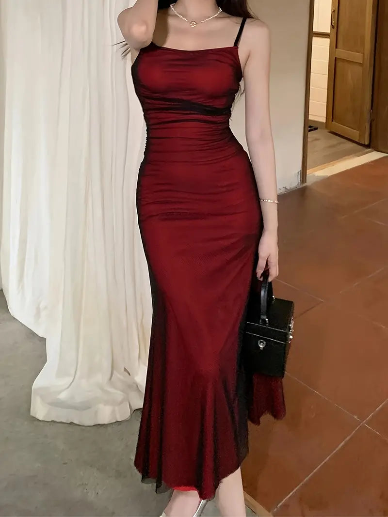 Sukienka midi w stylu glamour bez rękawów