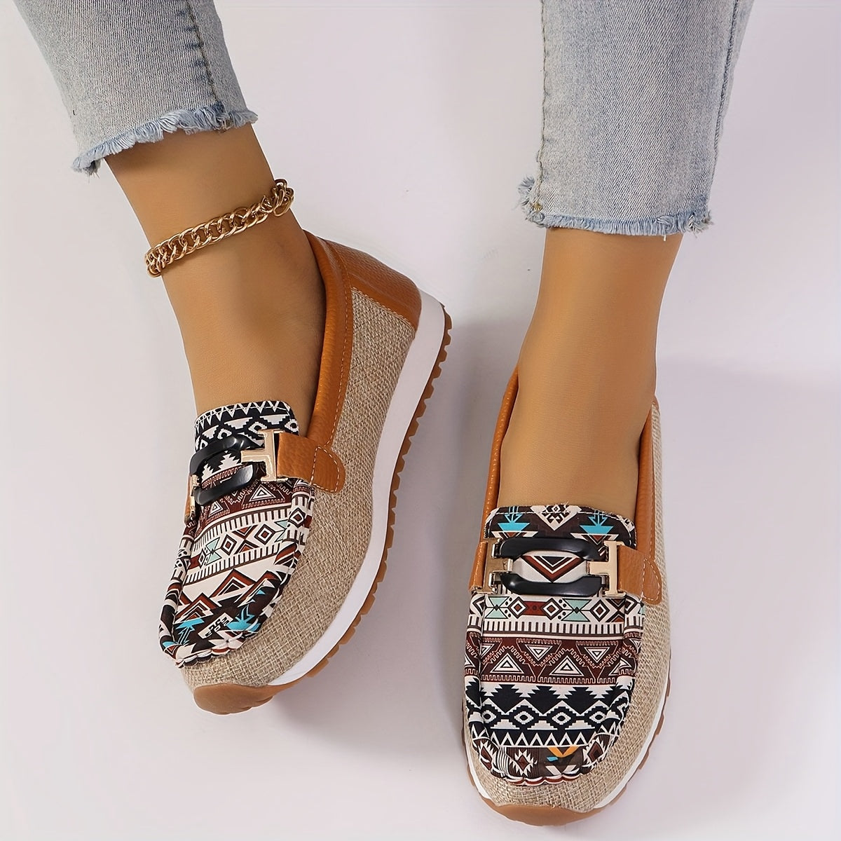 Damskie buty wsuwane - brytyjski styl, wygoda i oddychalność
