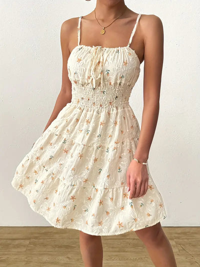 Elegancka letnia sukienka z kwiatowym nadrukiem - z odkrytymi ramionami, boho chic, zwiewna i kobieca